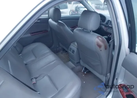 2005 Toyota Camry Xle z USA, uszkodzony, nr VIN 4T1BE32K65U012952